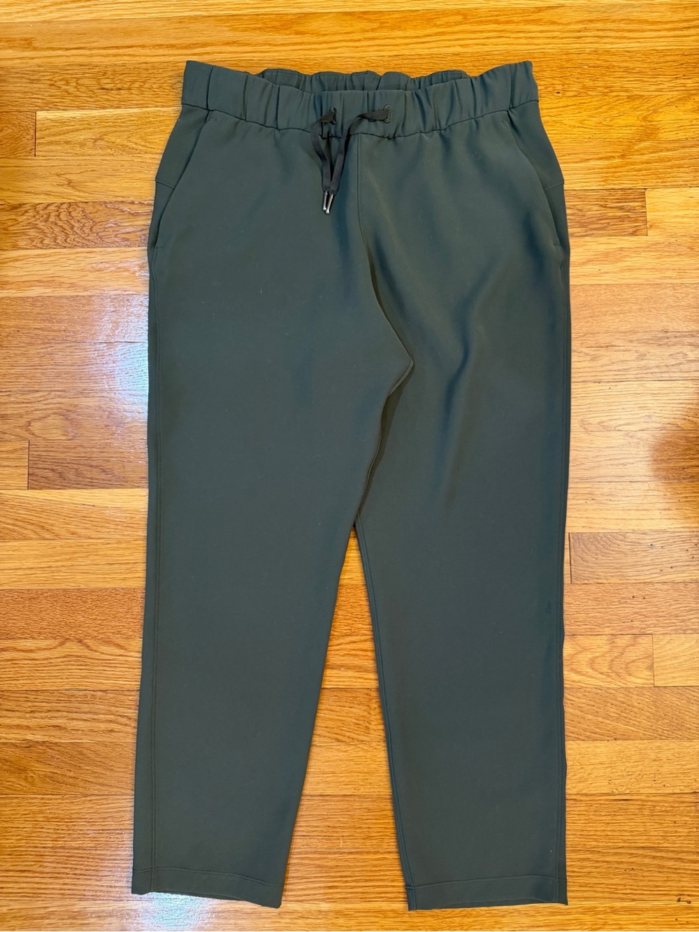 Lululemon On the Fly 7/8 Pant *Woven Dark Olive Green - Size 10 *Flaw*